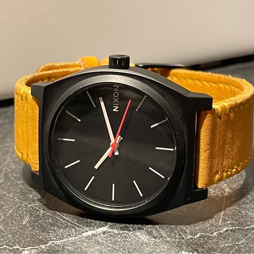Mens Nixon Minimalist “The Time Teller” Watch - New Battery